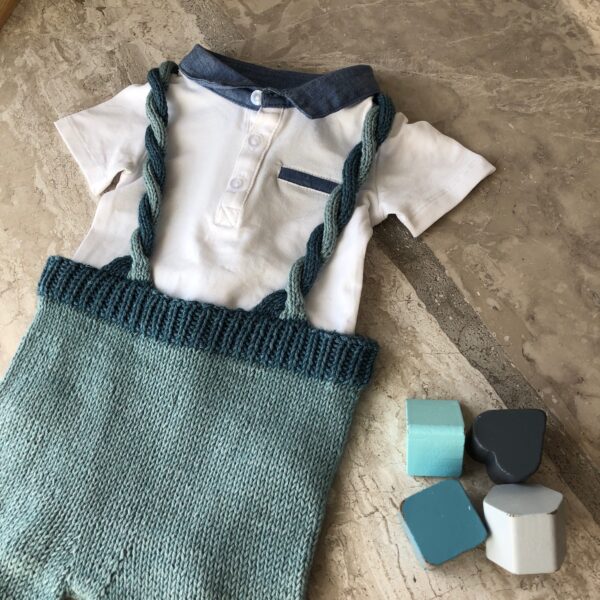 Strikkede selebukser til baby med to farver