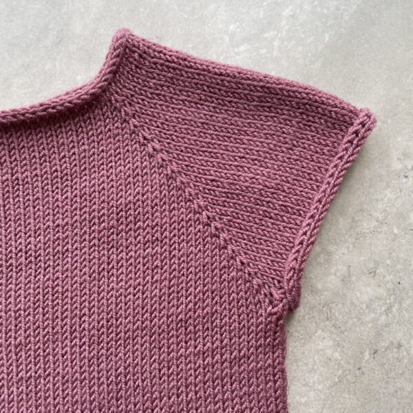Strikket raglan flæsebluse