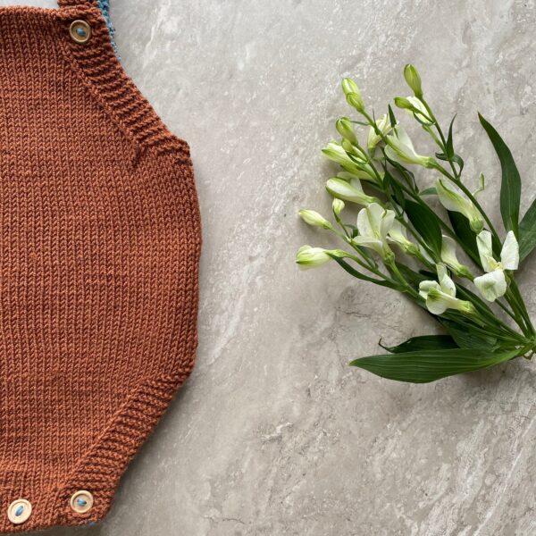 Strikket romper med knapper