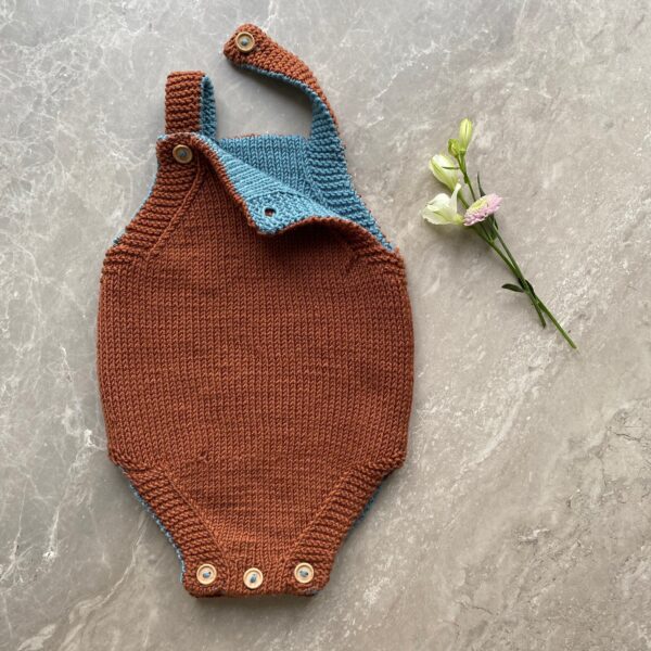 Strikket romper til baby