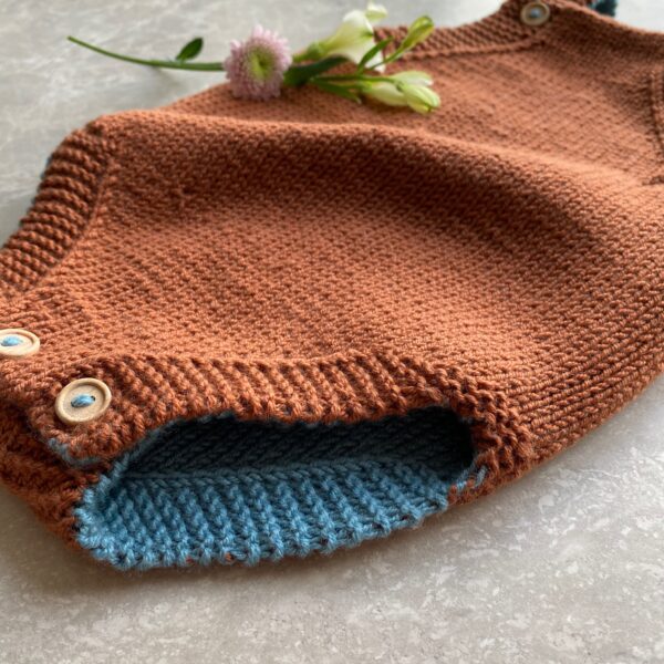 Strikket babyromper