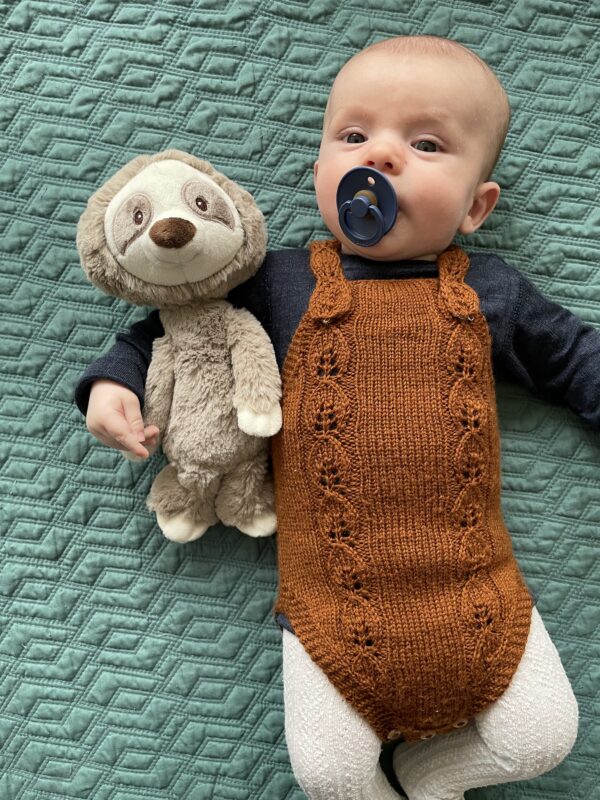 baby i strikket romper